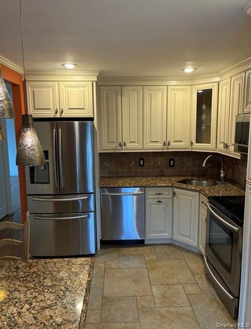 206-206 Farber Dr, West Babylon, NY, 11704-5143 | Card Image