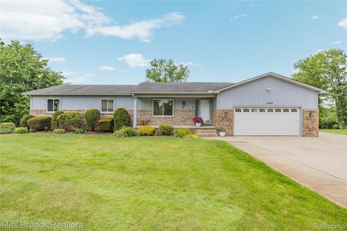 2000 Matthew St, Commerce Twp, MI, 48390-2674 | Card Image