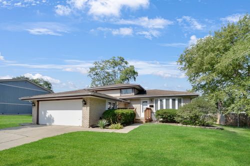 8808 S 85th Ct, Hickory Hills, IL, 60457-1327 | Card Image