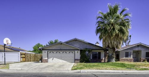704 White Oak Dr, Ridgecrest, CA, 93555 | Card Image