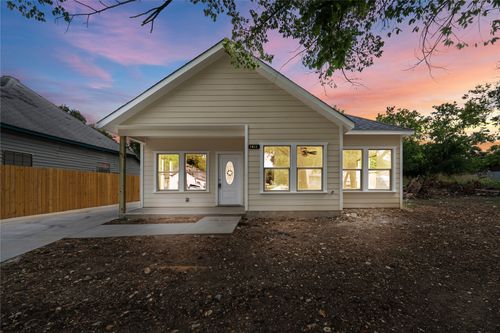 1612 E Leuda St, Fort Worth, TX, 76104-3833 | Card Image