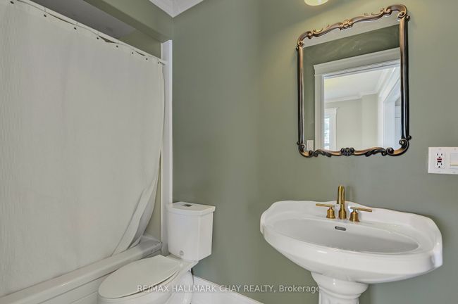 111 Penetang St, House other with 2 bedrooms, 2 bathrooms and 4 parking in Barrie ON | Image 11
