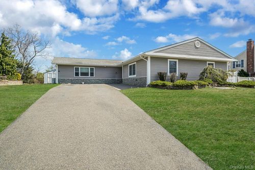 5 Whinstone St, Coram, NY, 11727-1020 | Card Image