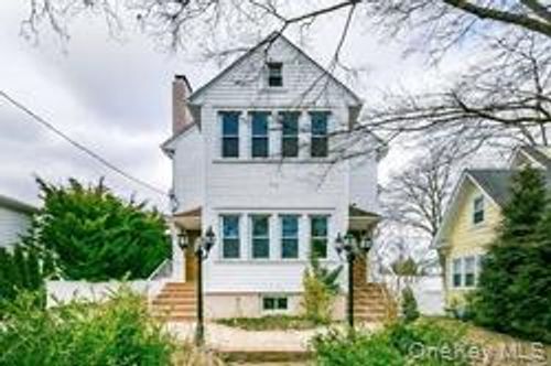 1-79 Onderdonk Ave, Manhasset, NY, 11030-2323 | Card Image