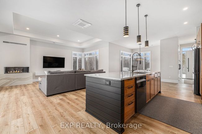 7433 Dwyer Hill Rd, House other with 3 bedrooms, 3 bathrooms and 18 parking in Burritts Rapids ON | Image 10