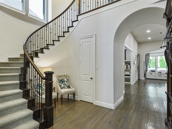 Curved staircase, storage closet | Image 12