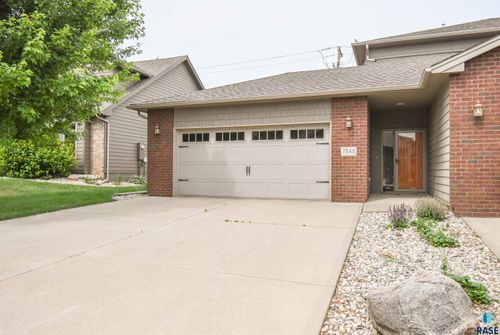7549 S Grand Arbor Pl, Sioux Falls, SD, 57108-3142 | Card Image