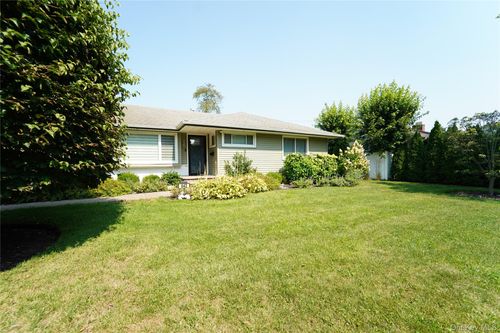 642 Salisbury Park Dr, Westbury, NY, 11590-5934 | Card Image