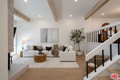 1535 Michael Ln, Pacific Palisades, CA, 90272-2022 | Card Image