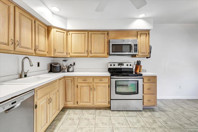4 - 4 Echowoods Cir, Condo with 2 bedrooms, 3 bathrooms and null parking in Monroe CT | Image 10