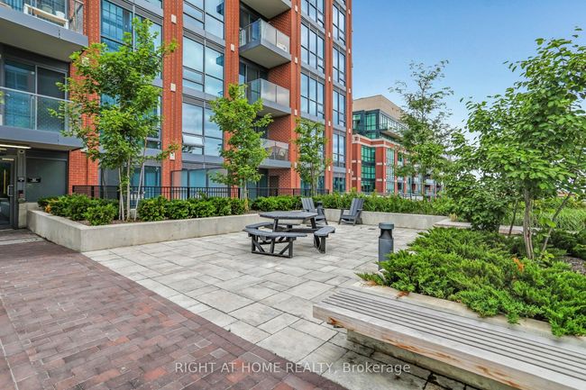 402 - 31 Tippett Rd, Condo with 4 bedrooms, 2 bathrooms and 1 parking in Toronto ON | Image 34