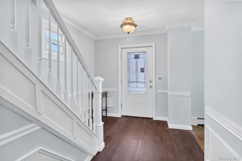 81 Fairground Ave, Huntington Station, NY, 11746-1437 | Card Image