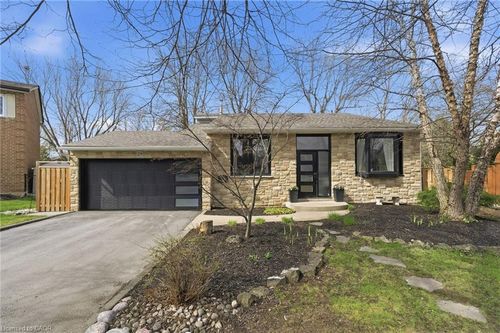 29 Melissa Crescent, Hamilton, ON, L9H7C5 | Card Image