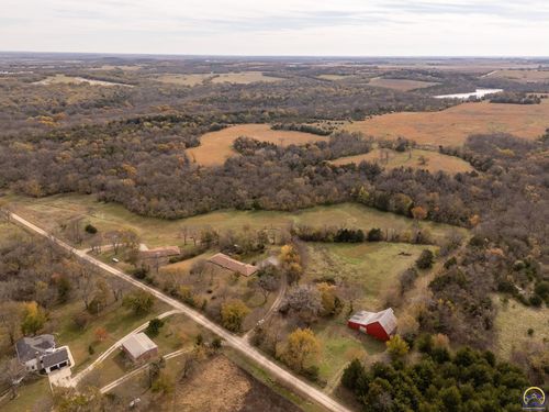 5055 W 117th St, Carbondale, KS, 66414-9252 | Card Image