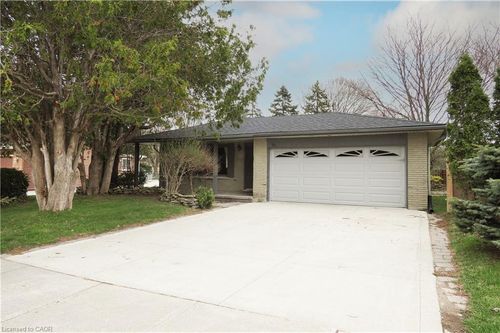 15 Mockingbird Drive, Elmira, ON, N3B1S9 | Card Image