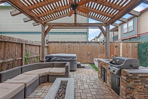 5825 Petty St, Houston, TX, 77007-1023 | Card Image