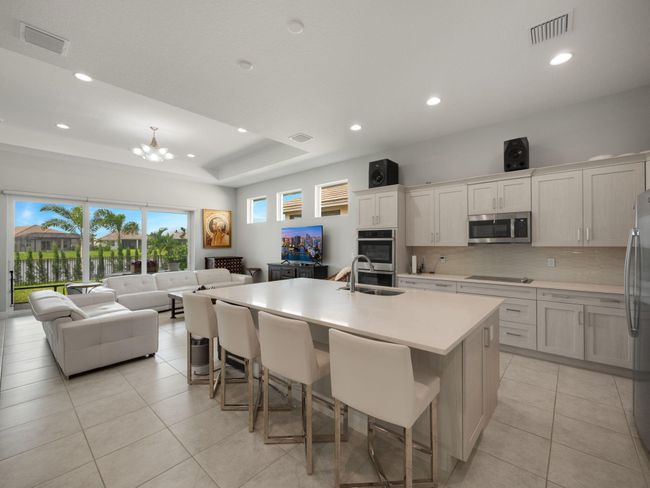 12578 Sw Sunrise Lake Ter, House other with 3 bedrooms, 3 bathrooms and null parking in Port St. Lucie FL | Image 5