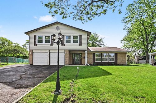7801 Berkshire Ct, Hanover Park, IL, 60133-2418 | Card Image