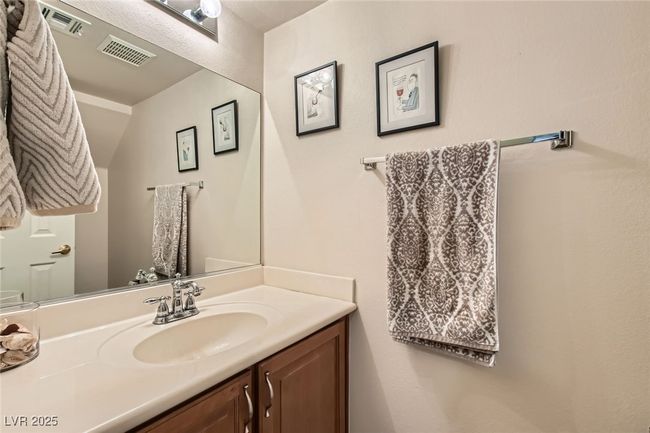 Down stairs half bathroom | Image 10