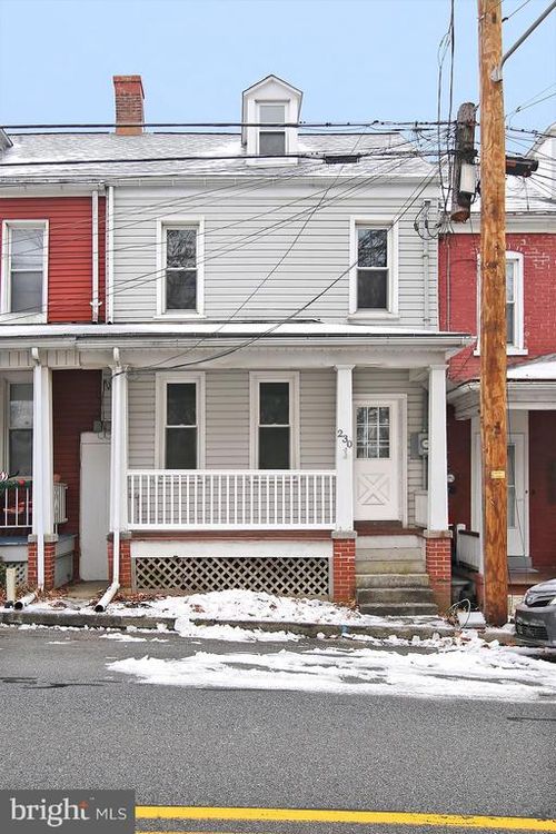 230 Rexmont Rd, Lebanon, PA, 17042-8607 | Card Image