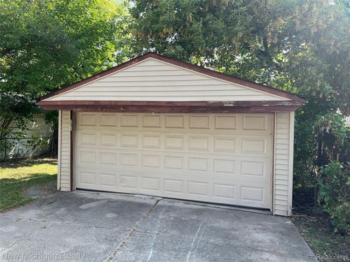 5709 Weddell St, Dearborn Heights, MI, 48125-3057 | Card Image