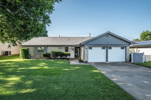 808 Ridge Dr, Bedford, TX, 76021-4233 | Card Image