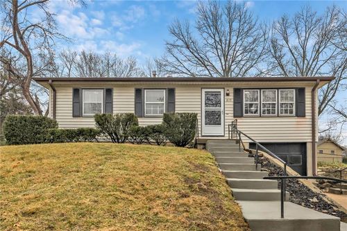 819 S Main St, Liberty, MO, 64068-2652 | Card Image