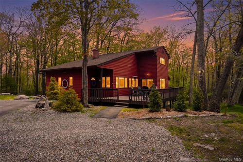 8 Division Rd, Wurtsboro, NY, 12790-2013 | Card Image