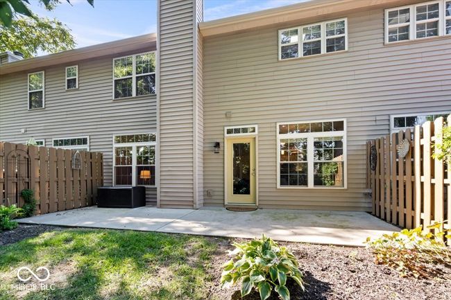 11264 Fonthill Dr, Condo with 2 bedrooms, 3 bathrooms and null parking in Indianapolis IN | Image 10