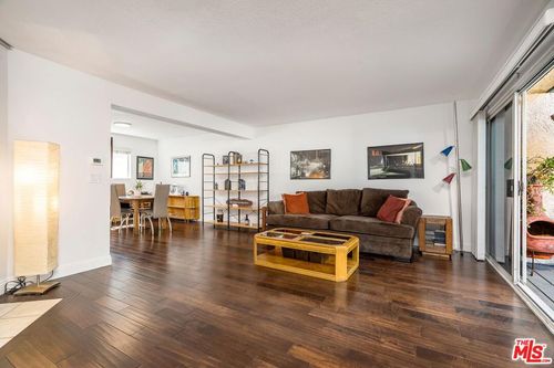 32-18550 Hatteras St, Tarzana, CA, 91356 | Card Image