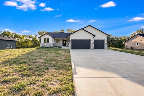 675 S Arbor Valley Way, Valley Center, KS, 67147-1106 | Card Image