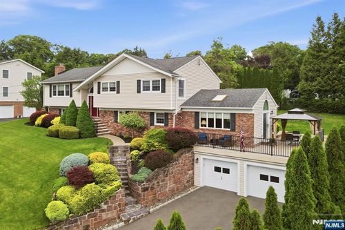 17 Kiowa Ter, Oakland, NJ, 07436-4009 | Card Image