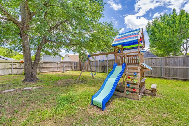 715 Mockingbird St, House other with 3 bedrooms, 2 bathrooms and null parking in Bonham TX | Image 25
