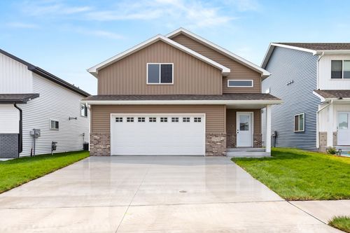 2515 38th Ave S, Moorhead, MN, 56560 | Card Image