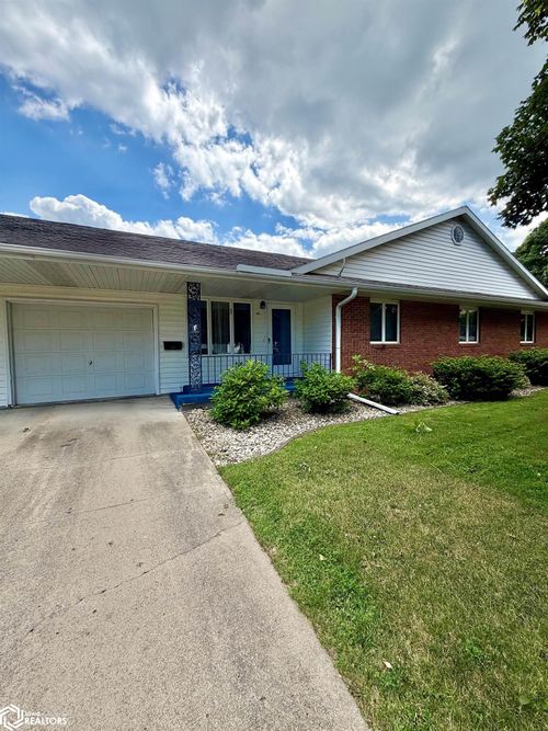 102 4th Ave Ne, Clarion, IA, 50525-1119 | Card Image