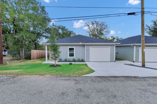 805 Branding Iron Trl, Granbury, TX, 76049-6724 | Card Image