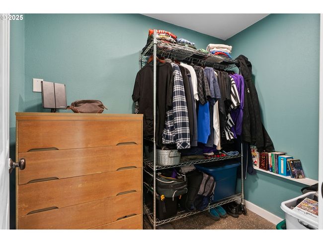 22400 S Evergreen Dr, House other with 5 bedrooms, 3 bathrooms and 2 parking in Beavercreek OR | Image 22