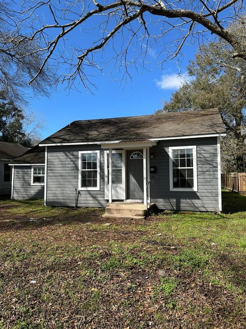 509 Lundy St, El Campo, TX, 77437-3515 | Card Image