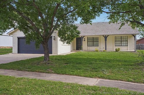 4206 Urbana Ct, Broken Arrow, OK, 74012-6011 | Card Image