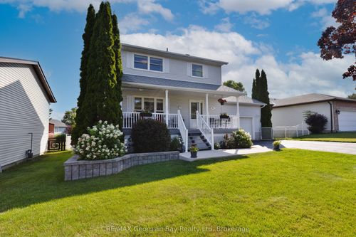 9 Copeland St, Penetanguishene, ON, L9M1K3 | Card Image