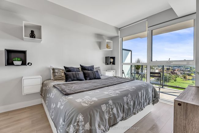 910 - 1461 Lawrence Ave W, Condo with 3 bedrooms, 3 bathrooms and null parking in Toronto ON | Image 11