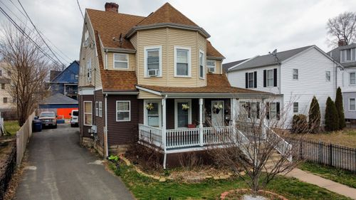 35 Irving St, Hartford, CT, 06112-2344 | Card Image