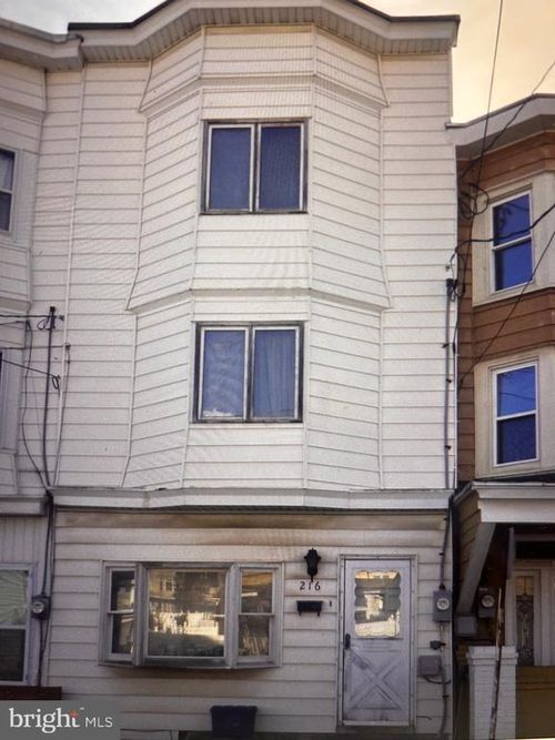 216 E Lloyd St, SHENANDOAH, PA, 17976-2609 | Card Image