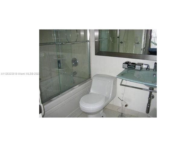 APT-1420 - 540 Brickell Key Dr, Condo with 1 bedrooms, 2 bathrooms and null parking in Miami FL | Image 13