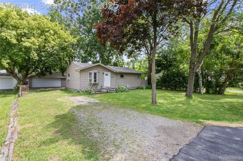 6329 Loraine St, Romulus, MI, 48174-2418 | Card Image