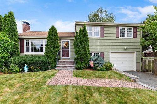 50 Oswego St, Bellingham, MA, 02019-2215 | Card Image