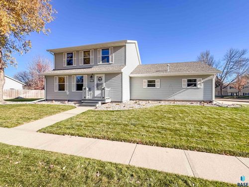 900 S Parkview Blvd Boulevard, Brandon, SD, 57005 | Card Image