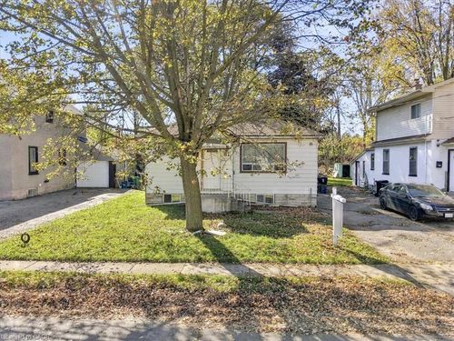 82 Norfolk Ave, Cambridge, ON, N1R3T9 | Card Image