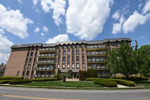 4i-175 Maple Ave, Westbury, NY, 11590-3169 | Card Image