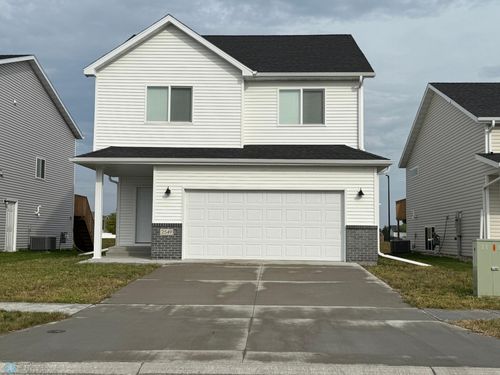 2549 Fulton Loop S, Fargo, ND, 58104-2901 | Card Image